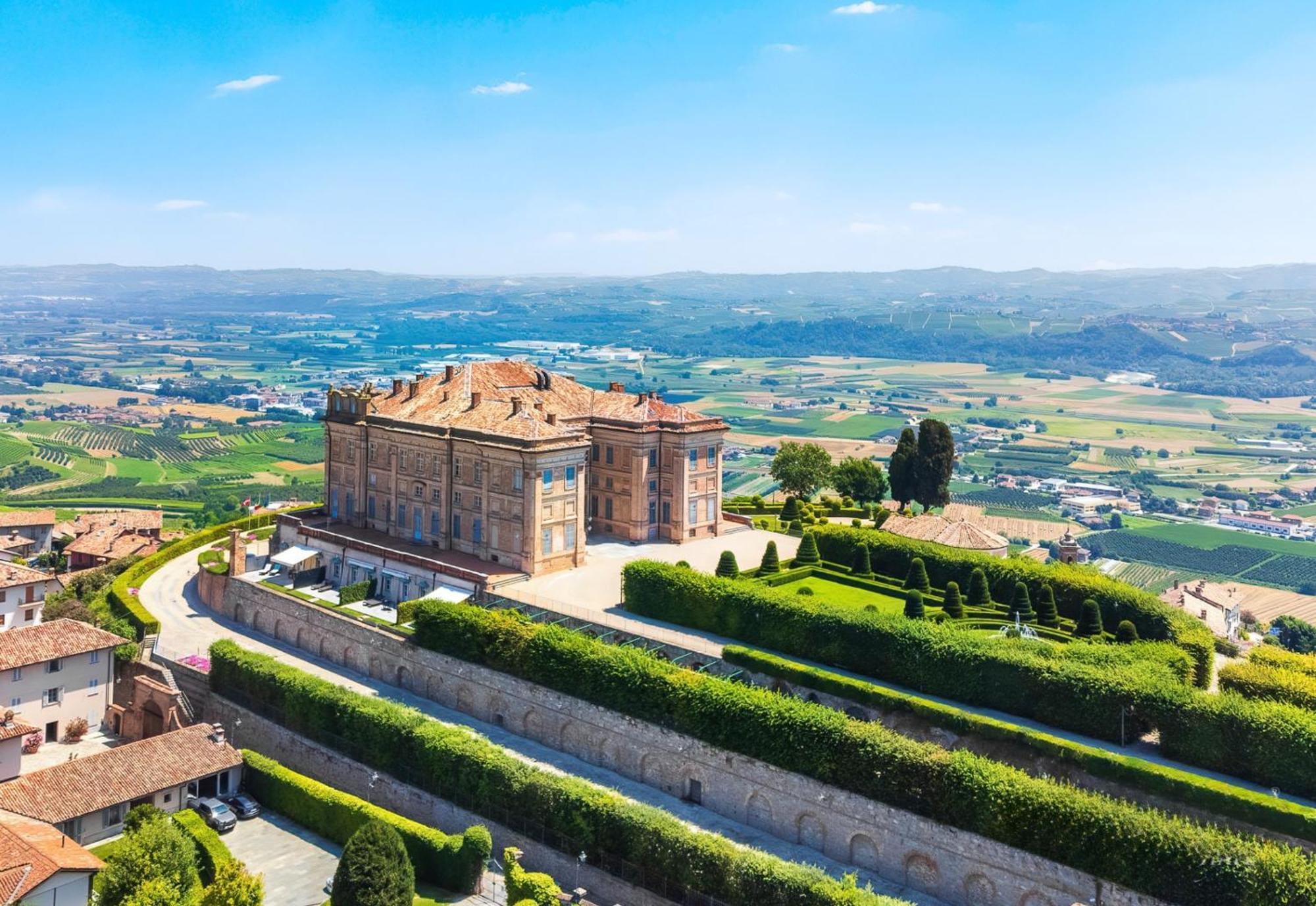 Castello Di Guarene Hotel Exterior foto