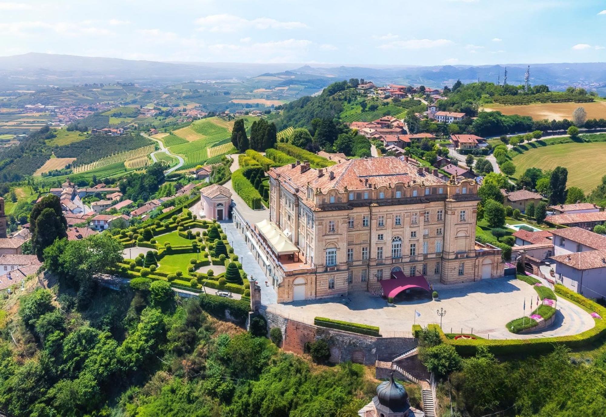 Castello Di Guarene Hotel Exterior foto