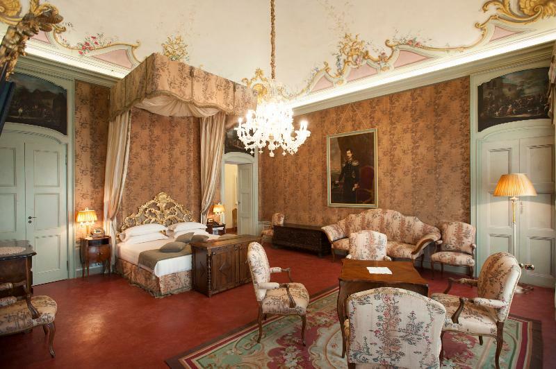 Castello Di Guarene Hotel Exterior foto